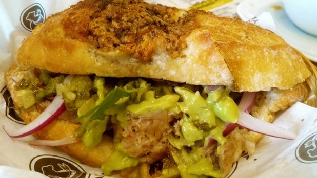 Tortas Yaperas de chilaquiles (LAT)